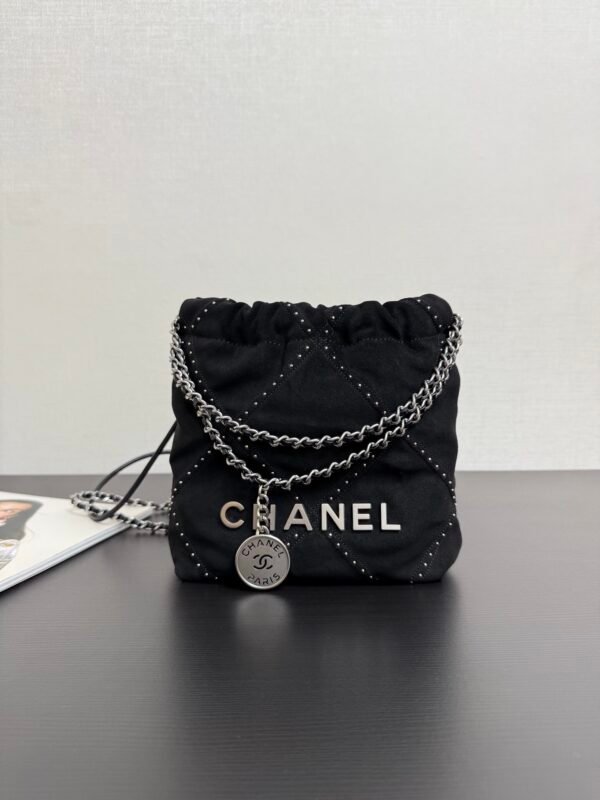 CHANEL 22 MINI HANDBAG