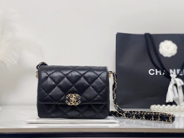CHANEL 23K 19 CHAIN FLAP BAG VINTAGE CALFSKIN