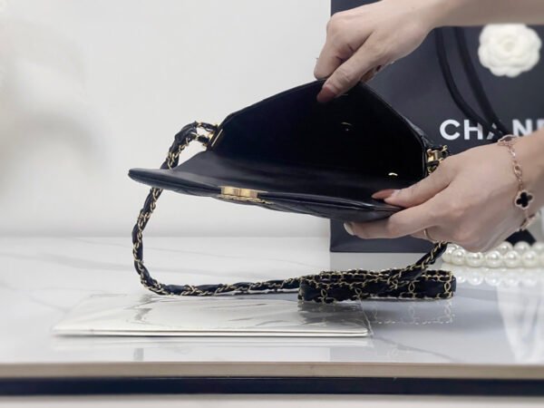 CHANEL 23K 19 CHAIN FLAP BAG VINTAGE CALFSKIN