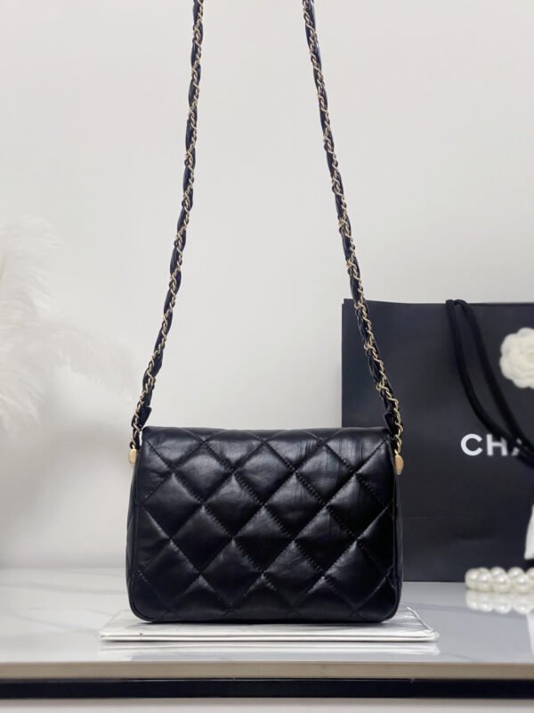 CHANEL 23K 19 CHAIN FLAP BAG VINTAGE CALFSKIN