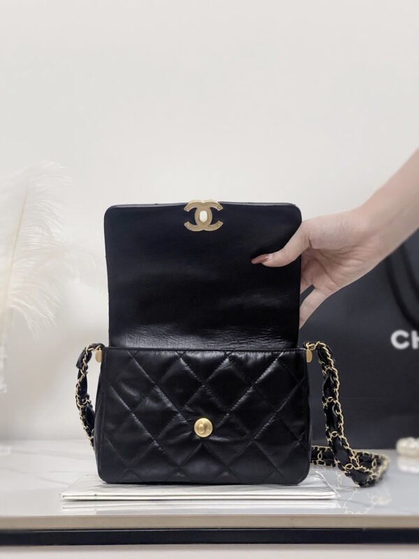 CHANEL 23K 19 CHAIN FLAP BAG VINTAGE CALFSKIN