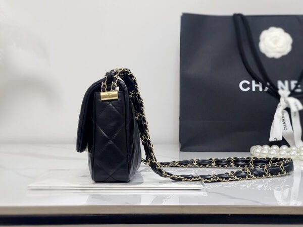CHANEL 23K 19 CHAIN FLAP BAG VINTAGE CALFSKIN