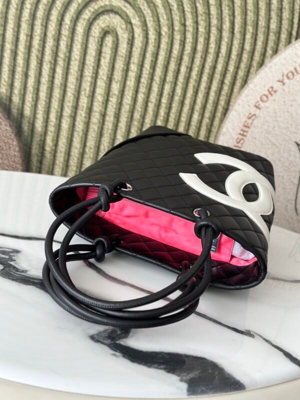 CHANEL CAMBON LIGNE diamond quilted handbag 24CM