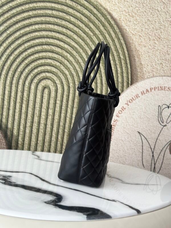 CHANEL CAMBON LIGNE diamond quilted handbag 24CM