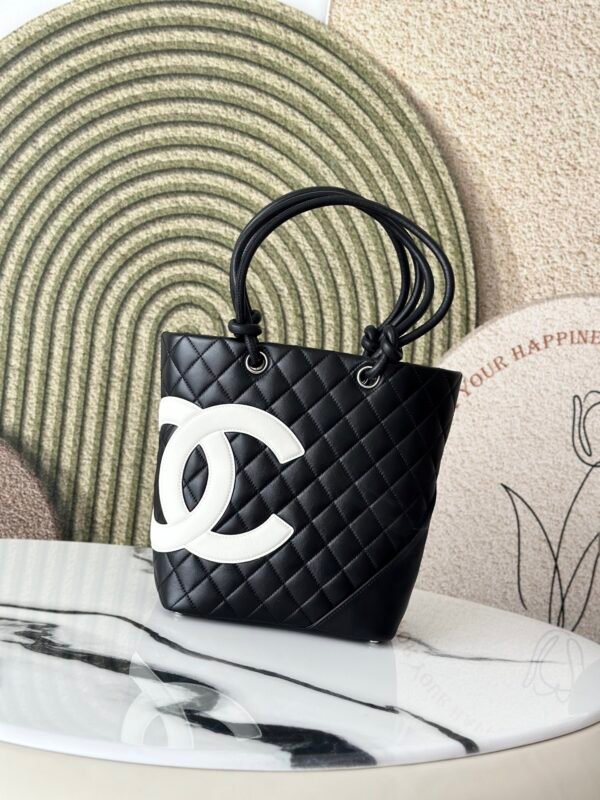 CHANEL CAMBON LIGNE diamond quilted handbag 24CM