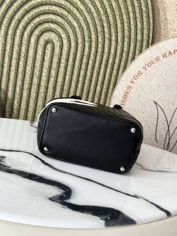 CHANEL CAMBON LIGNE diamond quilted handbag 24CM