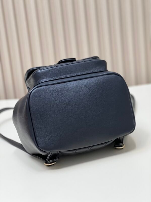 Chanel 22A DUMA Large 24CM