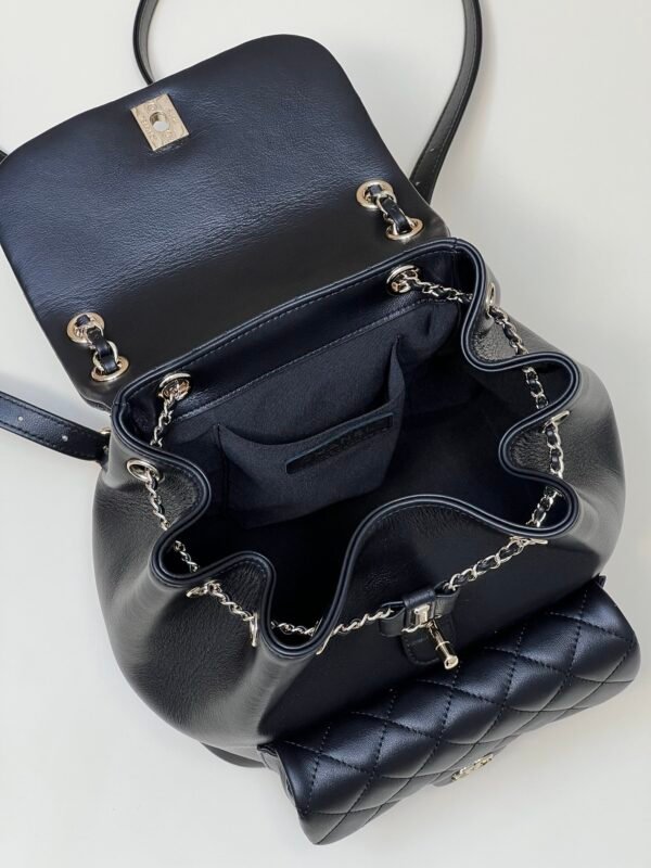 Chanel 22A DUMA Large 24CM