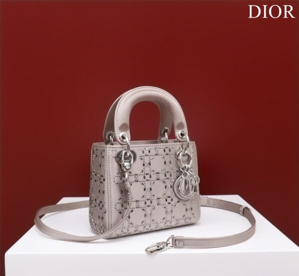 M0500PRTC_M932 (8) DIOR Lady Mini Bag