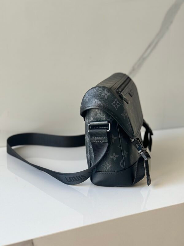 LOUIS VUITTON Messenger Voyager PM M12517