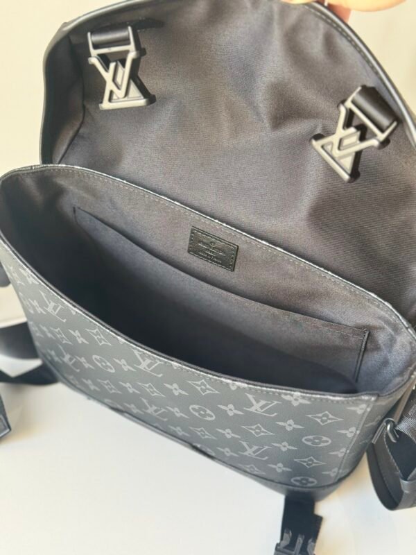 LOUIS VUITTON Messenger Voyager PM M12517
