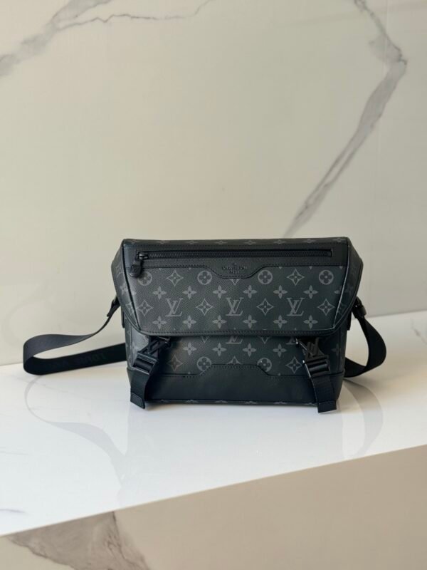 LOUIS VUITTON Messenger Voyager PM M12517