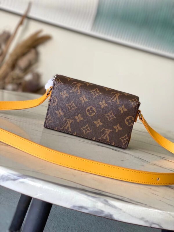 M12811 (5) LOUIS VUITTON Steamer Wearable Wallet M12811