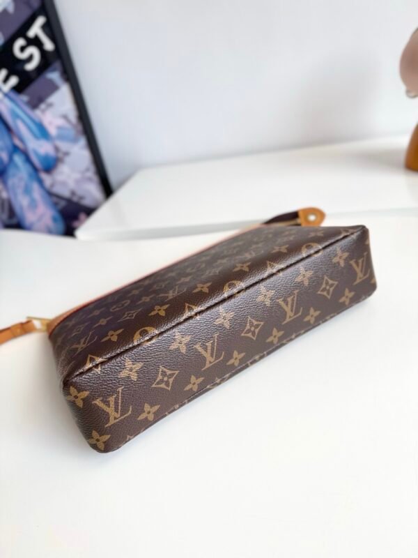 POCHETTE VOYAGE SOUPLE CLUTCH M14057