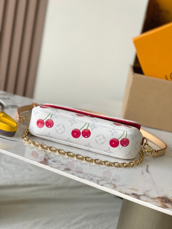 M14239 (1) LV x TM Wallet On Chain Ivy M14239