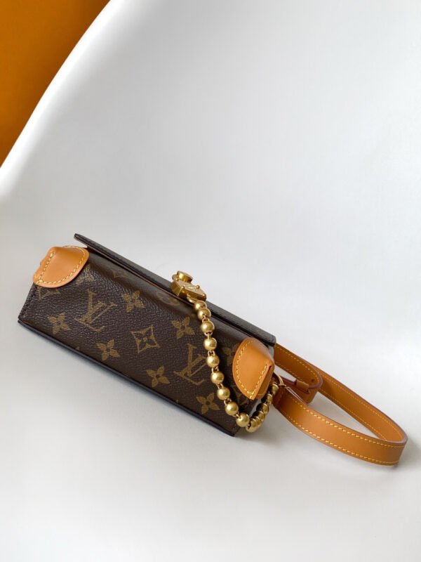 M14738 (3) LOUIS VUITTON Steamer Wearable Wallet M14738