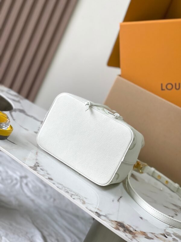 M24048 (2) LOUIS VUITTON Néonoé BB M24048