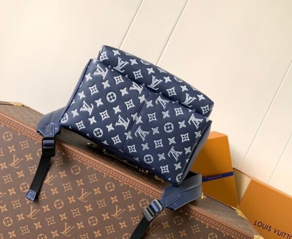 M24760 (3) LOUIS VUITTON Discovery Backpack