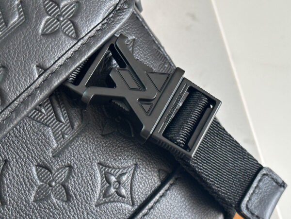 LOUIS VUITTON Messenger Voyager PM M25121