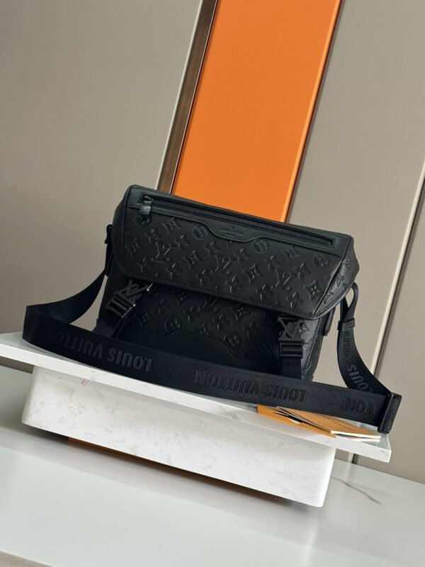 LOUIS VUITTON Messenger Voyager PM M25121