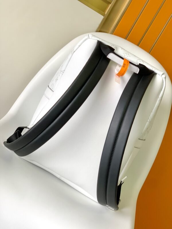 LOUIS VUITTON Discovery Backpack M31061