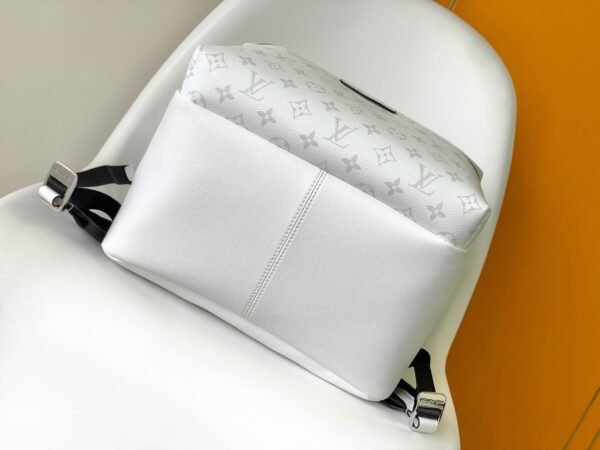 LOUIS VUITTON Discovery Backpack M31061