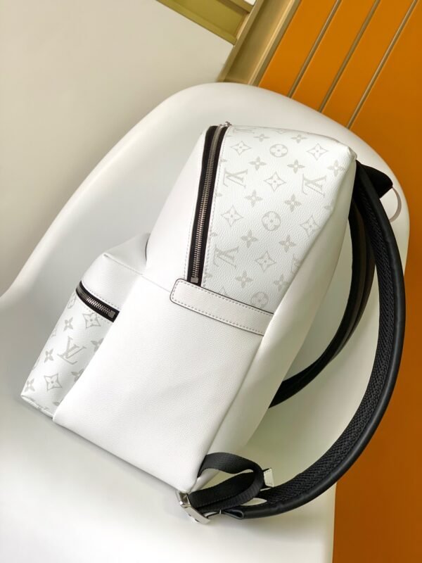 LOUIS VUITTON Discovery Backpack M31061