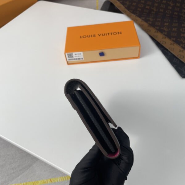 LOUIS VUITTON Capucines Wallet Taurillon Leather M61248