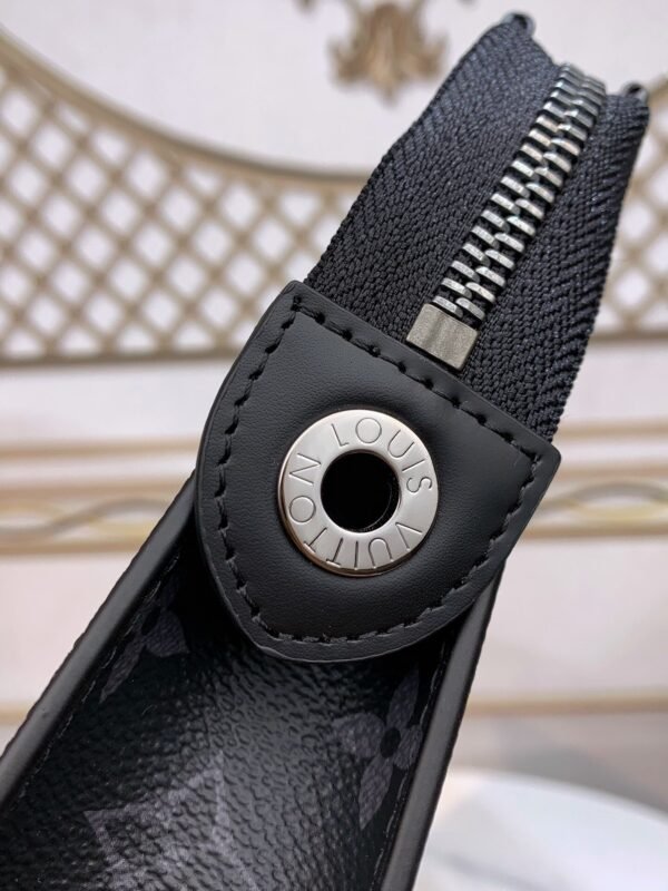 LOUIS VUITTON POCHETTE VOYAGE medium clutch M69535