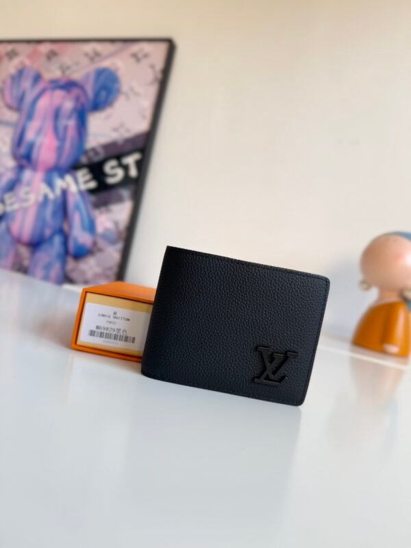 M69829 (1) LOUIS VUITTON Multiple Wallet M69829