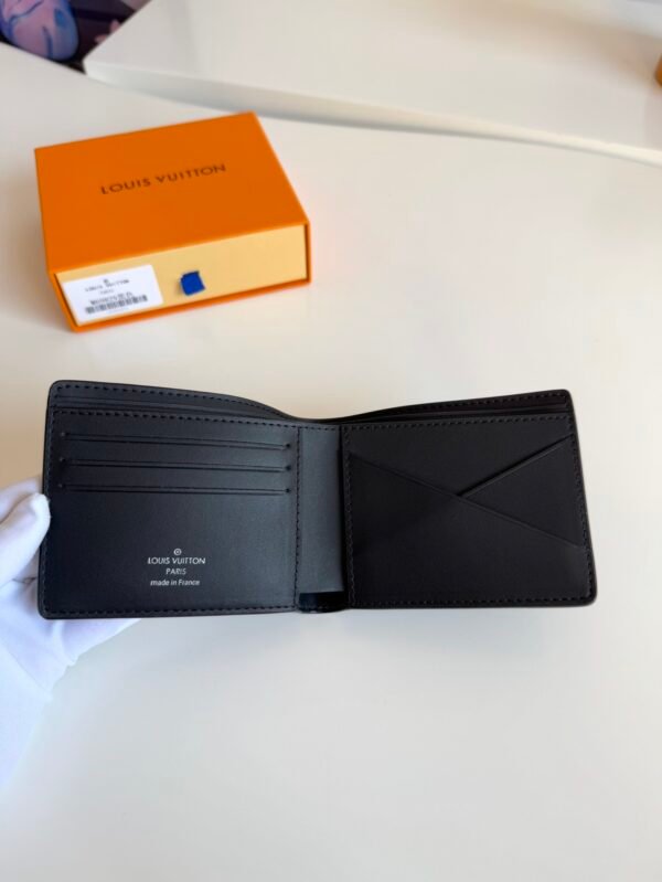 M69829 (2) LOUIS VUITTON Multiple Wallet M69829