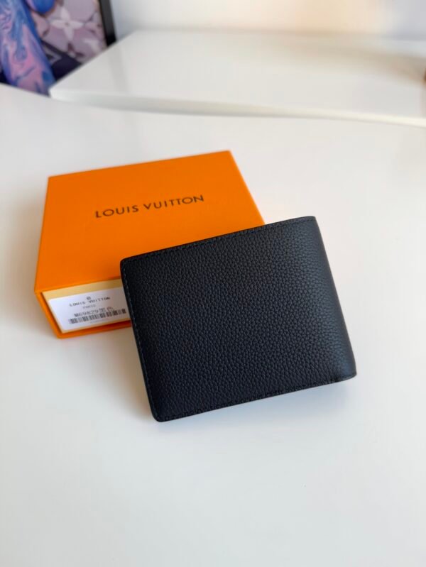 M69829 (4) LOUIS VUITTON Multiple Wallet M69829