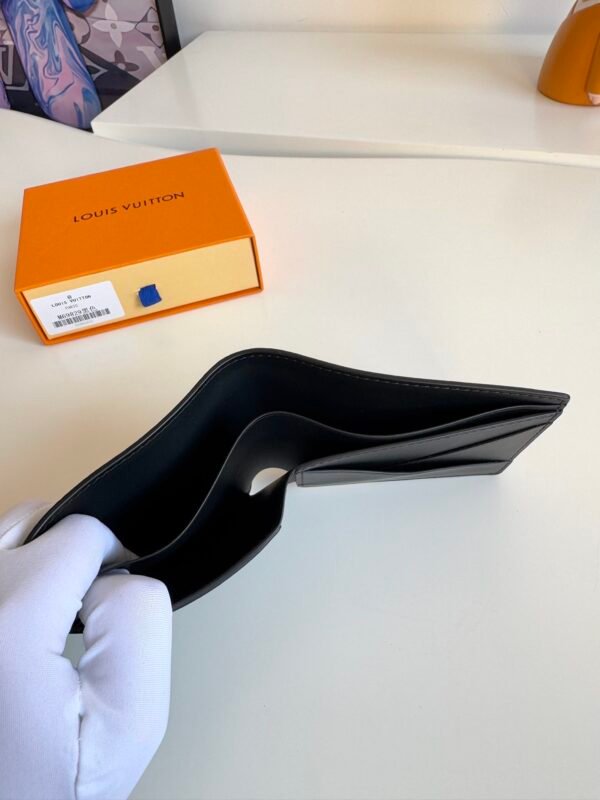 M69829 (5) LOUIS VUITTON Multiple Wallet M69829