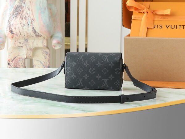LOUIS VUITTON Steamer Wearable Wallet M81783