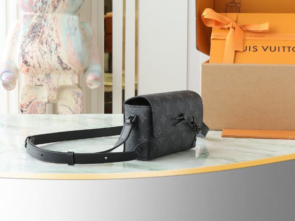 LOUIS VUITTON Steamer Wearable Wallet M81783