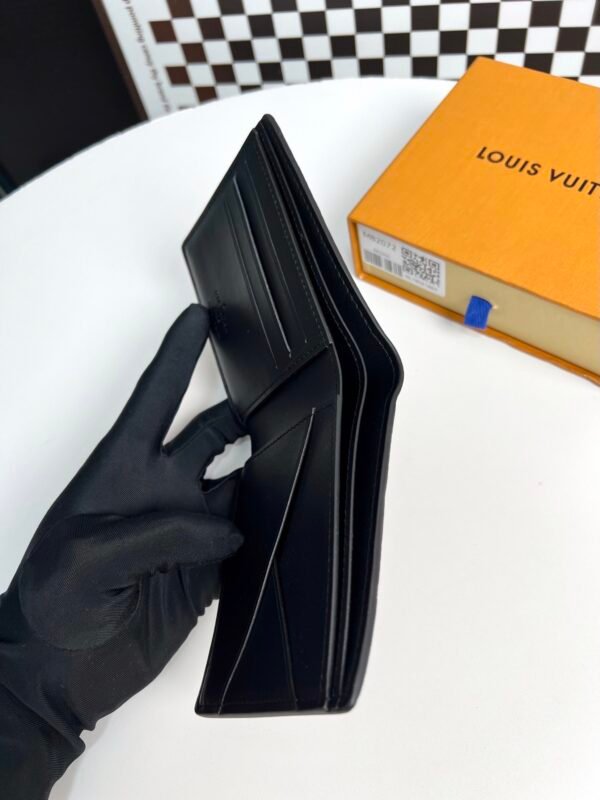 M82072 (4) LOUIS VUITTON MULTIPLE WALLET M82072