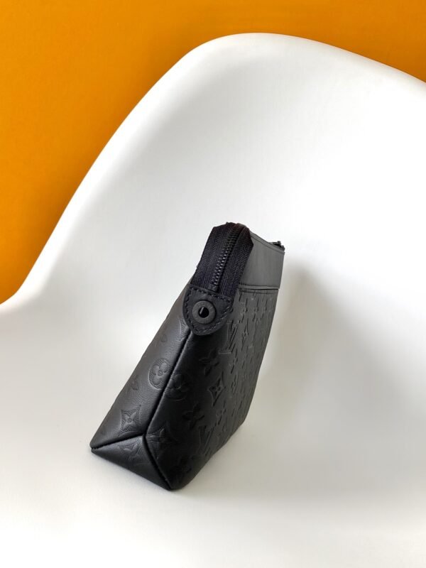 M82545 (1) LOUIS VUITTON POCHETTE VOYAGE SOUPLE CLUTCH M82545