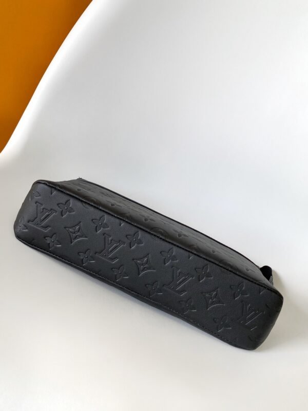 M82545 (4) LOUIS VUITTON POCHETTE VOYAGE SOUPLE CLUTCH M82545