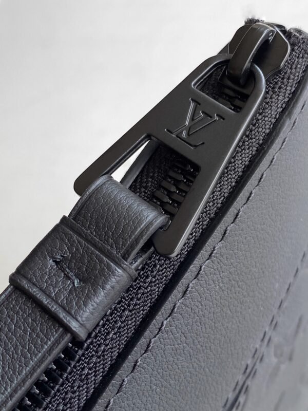 M82545 (5) LOUIS VUITTON POCHETTE VOYAGE SOUPLE CLUTCH M82545