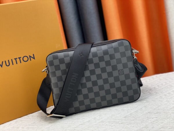 LOUIS VUITTON Trio Messenger N40519