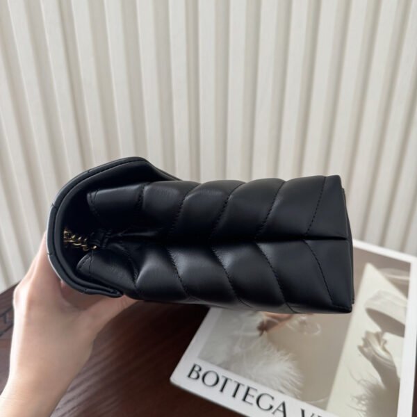 SAINT LAURENT Loulou Shoulder Bag Crossbody black (1) SAINT LAURENT Loulou Shoulder Bag Crossbody