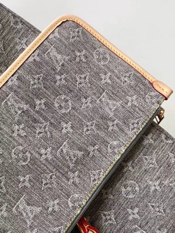 m13390 (8) LOUIS VUITTON Coussin Hobo MM M13390