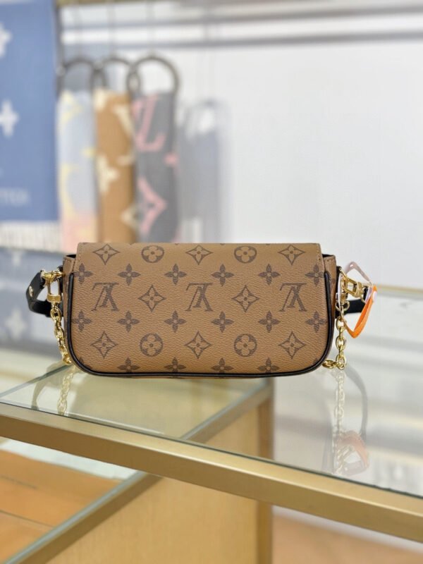 m26587 (4) Wallet On Chain Ivy M26587