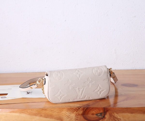 LOUIS VUITTON Wallet on Chain Ivy M82210