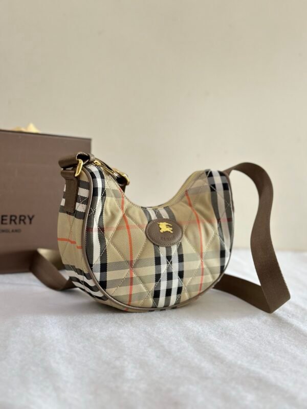 p81113081 (2) burberry Horseshoe Crossbody Bag p81113081