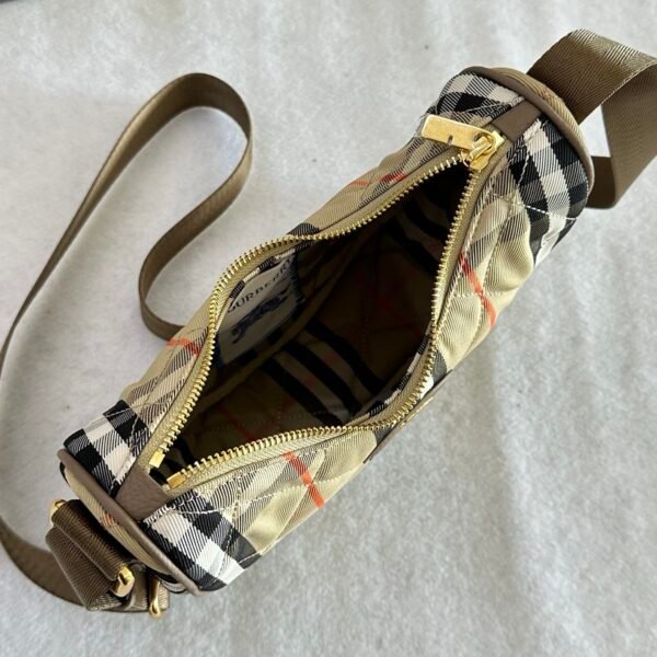 p81113081 (8) burberry Horseshoe Crossbody Bag p81113081
