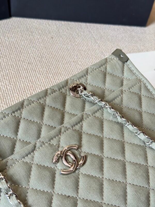 𝘝𝘪𝘯𝘵𝘢𝘨𝘦 Chanel chain shoulder bag