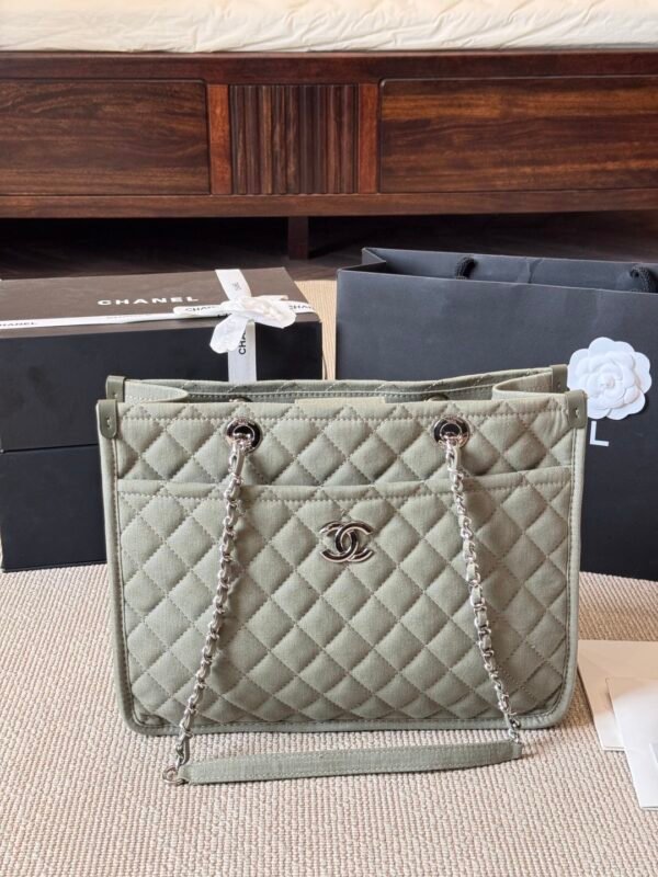 𝘝𝘪𝘯𝘵𝘢𝘨𝘦 Chanel chain shoulder bag