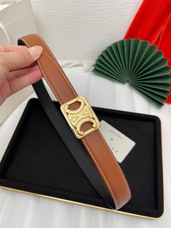 45BIZ3APC (2) CELINE MEDIUM 25MM REVERSIBLE FRAMED TRIOMPHE BELT IN TAURILLON AND NATURAL CALFSKIN