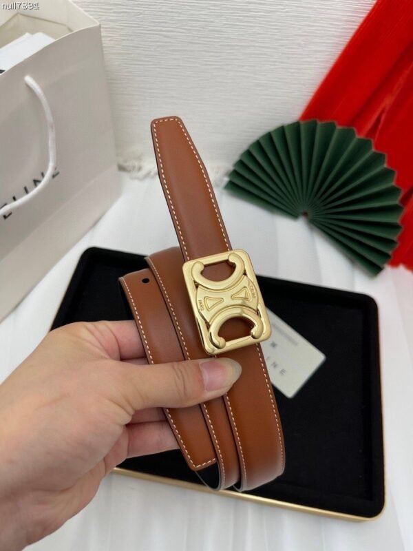 45BIZ3APC (3) CELINE MEDIUM 25MM REVERSIBLE FRAMED TRIOMPHE BELT IN TAURILLON AND NATURAL CALFSKIN